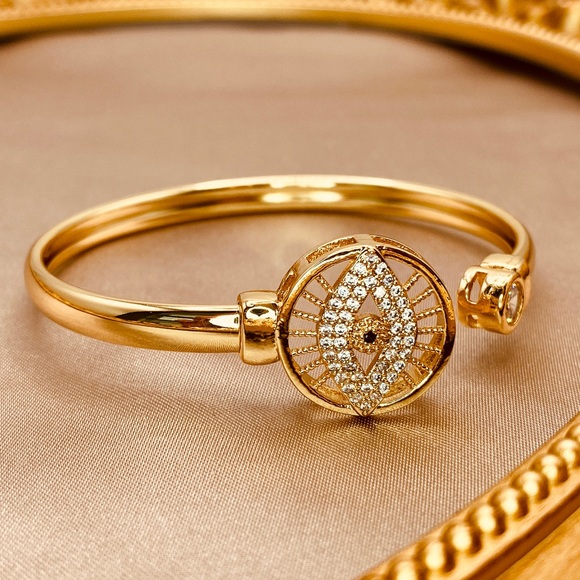 Luzy Jewelry Jewelry - Eye Pave CZ Design Open Cuff Bracelet in Gold